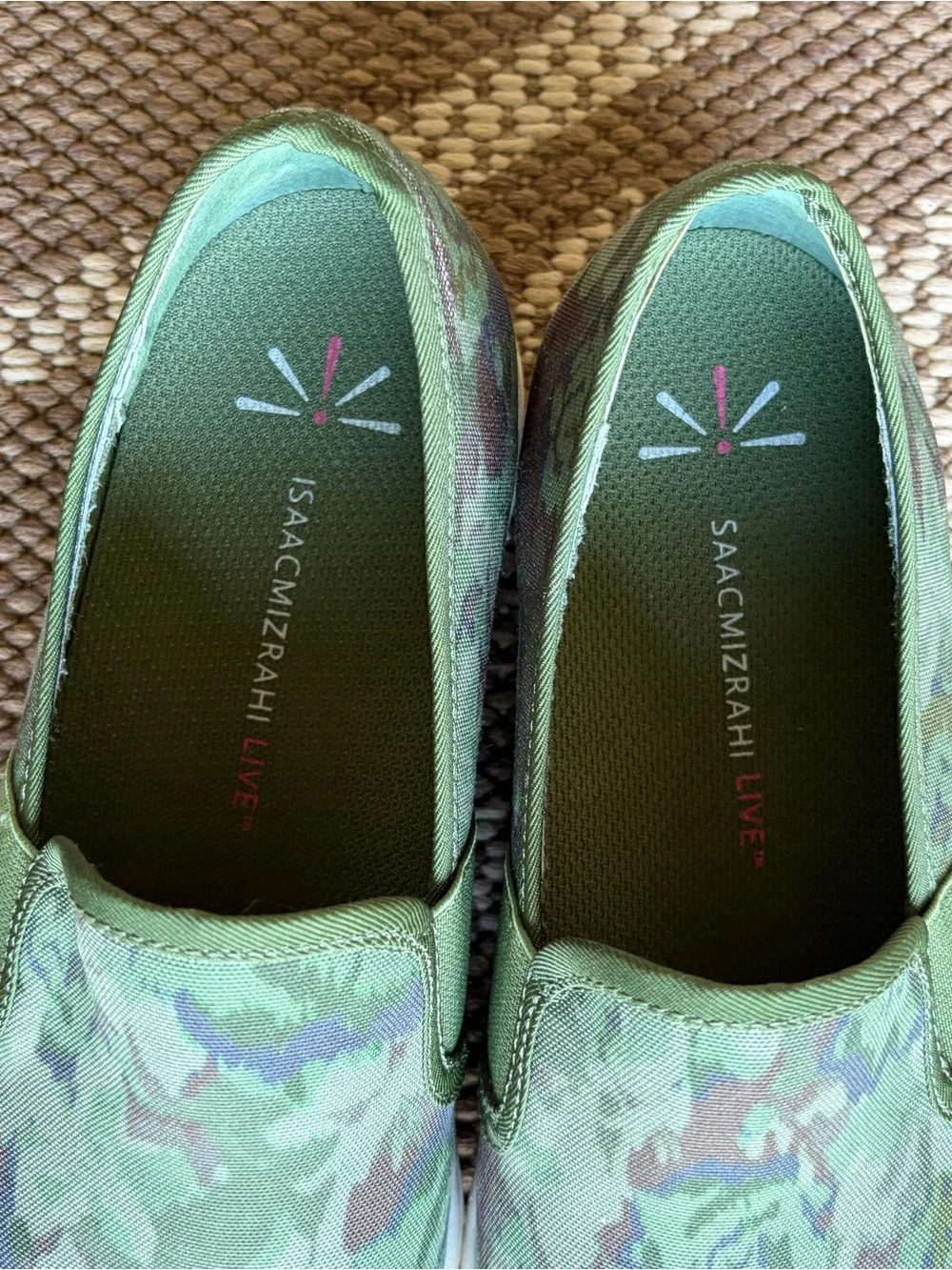 Isaac Mizrahi Daphney Shoes Green Camo Slip-On Sneakers ~ Like New! Women’s Sz 7